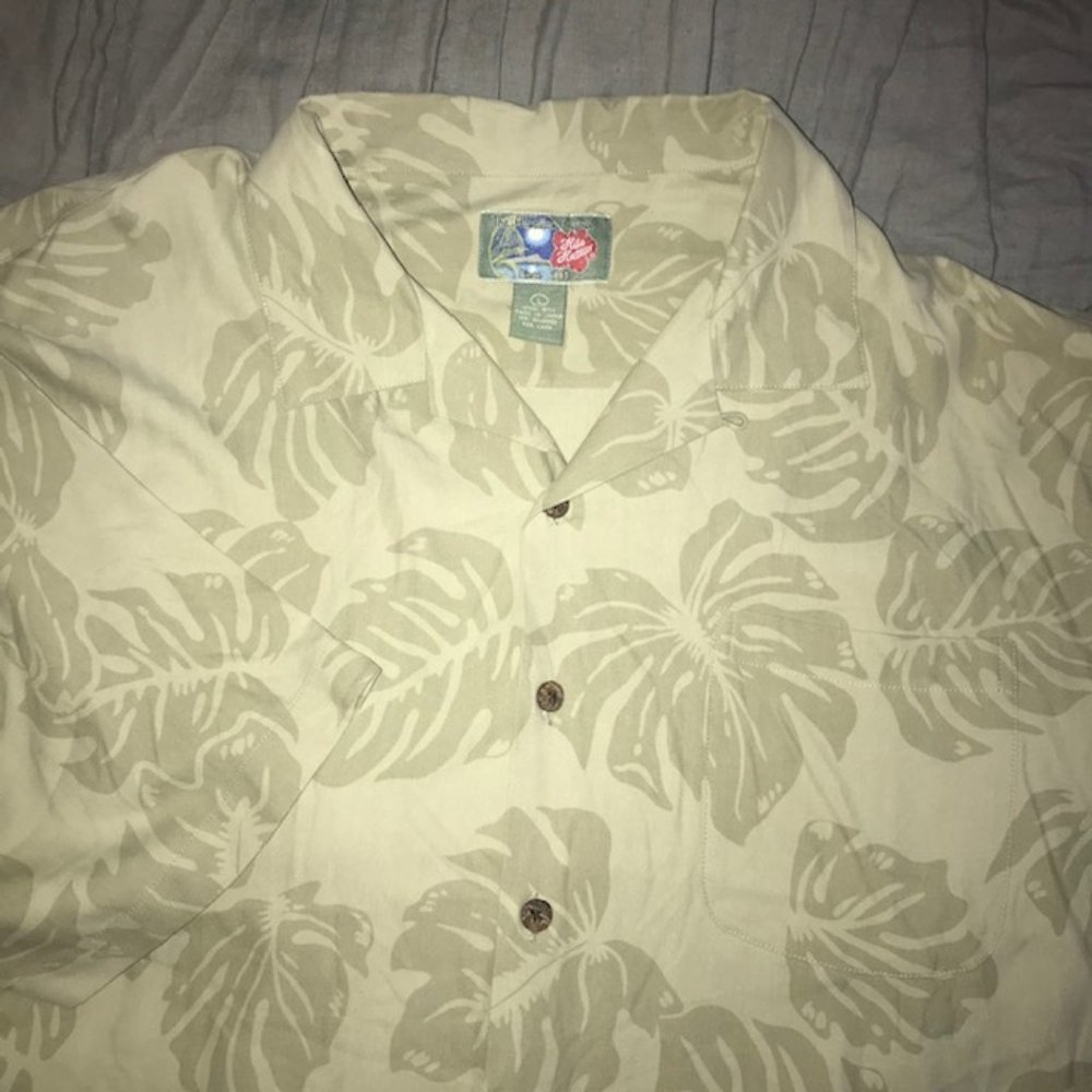 NWOT Hilo Hattie Hawaiian 100% Silk Palm Print Tan Short Sleeve Large